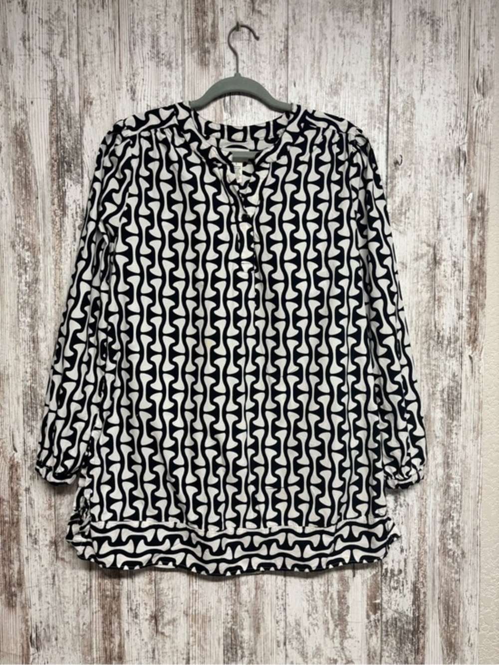 Jessica Simpson Black and White Geometric Tunic